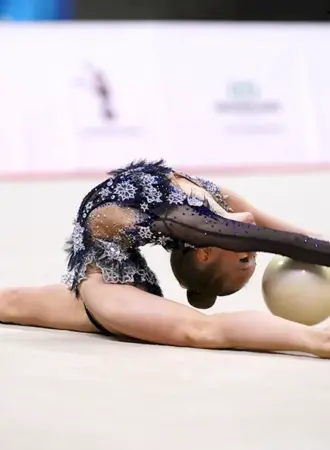 Анна Попова художественная гимнастика