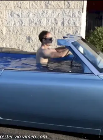 Автомобиль с бассейном