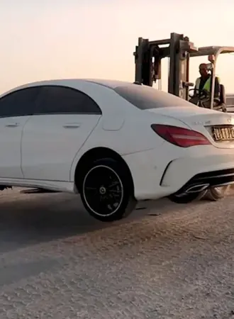Автосвалка в Дубае Mercedes