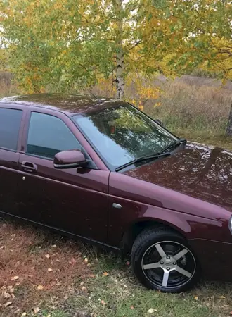 Баклажановая Приора седан