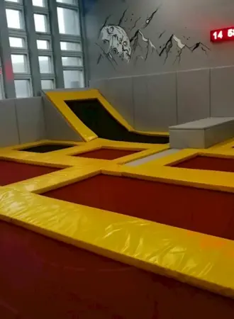 Батутный центр на Космонавтов