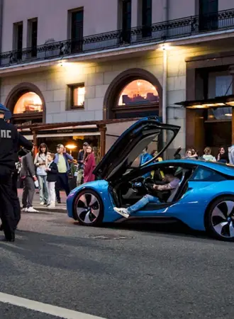 BMW i8 Амирана Сардарова