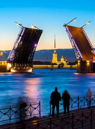Дворцовый мост в Санкт-Петербурге