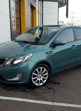 Kia Rio 3 хэтчбек зеленый