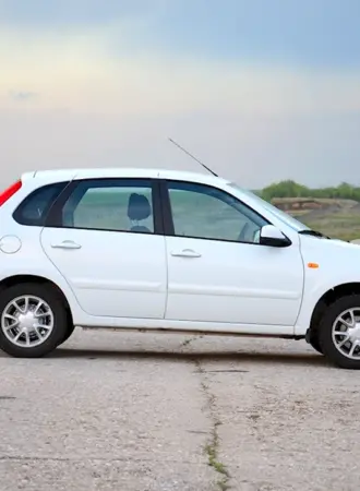 Lada Kalina 2 хэтчбек белая