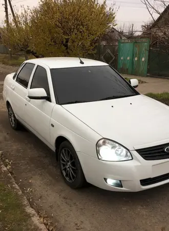 Лада Приора седан белая 2170