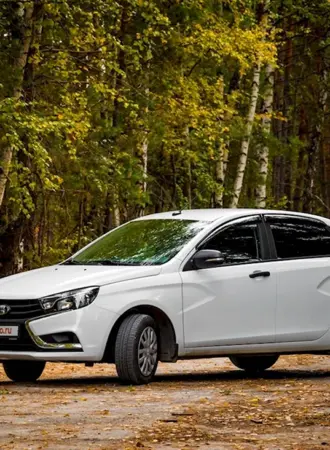 Lada Vesta белая