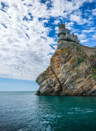 Ласточкино гнездо с моря