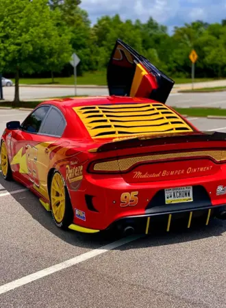Lightning MCQUEEN dodge Charger