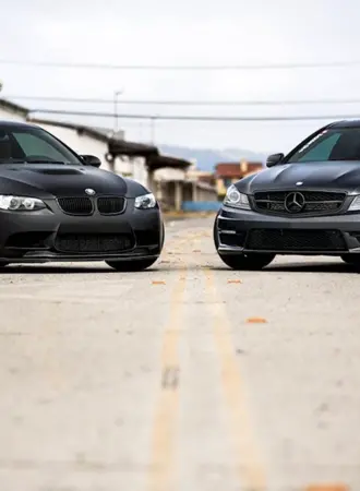 Мерседес Бенц c63 чёрный и БМВ чёрный