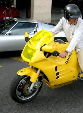 Мотоцикл Lamborghini v4 1000 caramelo