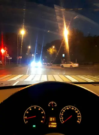 Опель Астра h за рулем ночь зима