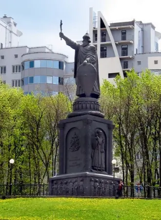 Памятник князю Владимиру в Белгороде