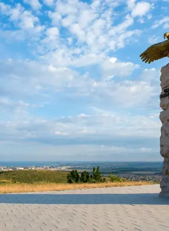 Памятник стела парящий Орел Анапа