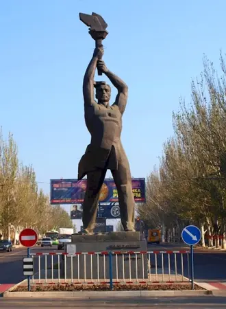 Памятник труженику Луганска