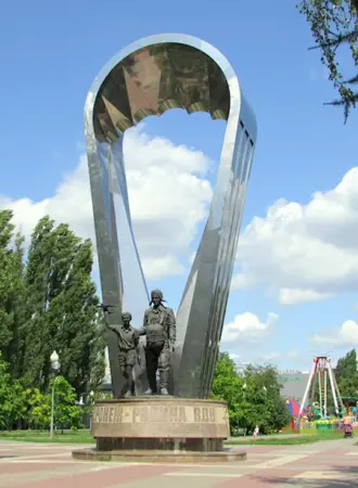 Памятник у арены Воронеж