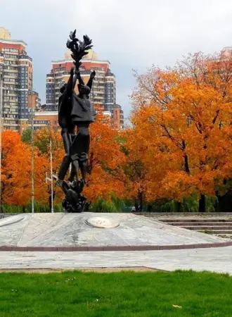 Парк дружбы на речном вокзале