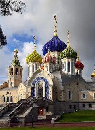 Переделкино храм Игоря Черниговского лето с сиренью