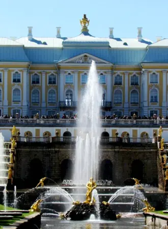Петергофский дворец в Санкт-Петербурге