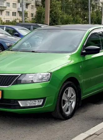 Skoda Rapid зеленая
