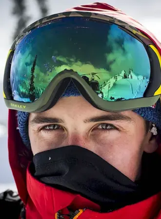 Сноубордист в oakley