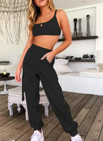 Спортивные штаны и топ женские