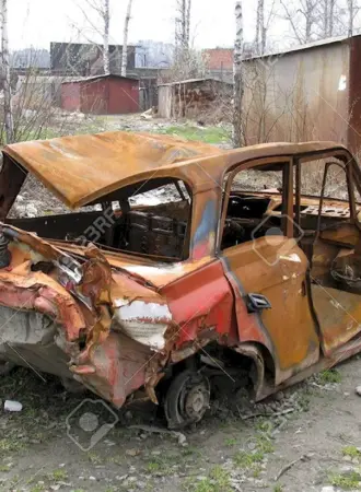 Старые разбитые автомобили