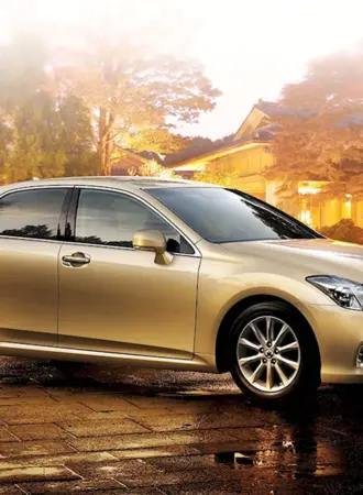 Toyota Crown Royal Saloon 2010