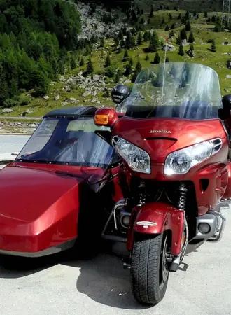 Трицикл Bajaj maxima c