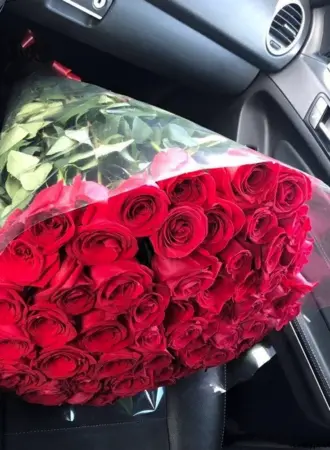 Цветы в салоне авто