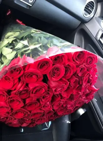 Цветы в салоне авто