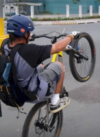 Wheelie на велосипеде