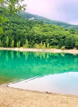 Бирюзовое озеро в Крыму Запрудное
