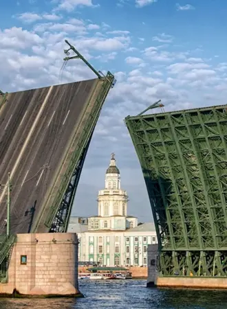Дворцовый разводной мост в Санкт-Петербурге