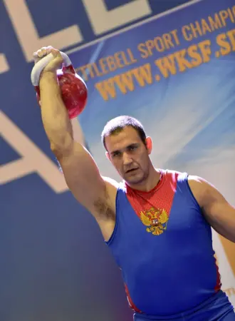 Иван Денисов гиревик