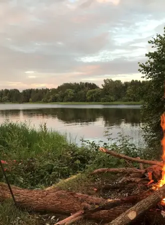 Костер у озера