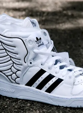 Кроссовки с крылышками adidas