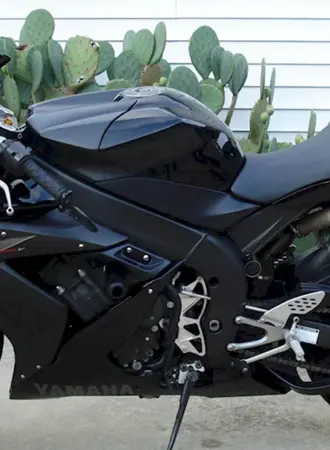 Мотоцикл Yamaha r1 чёрный