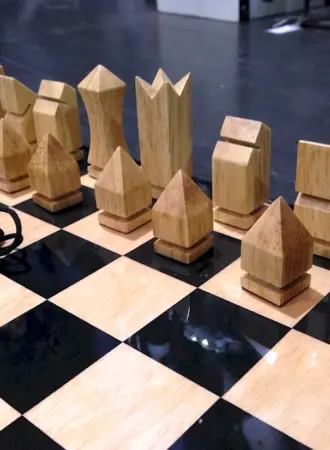 Шахматные фигуры из дерева