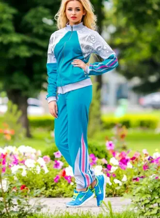 Спортивный костюм женский