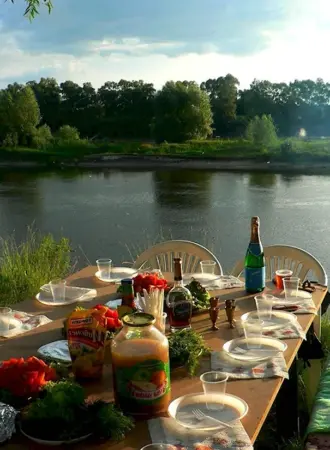 Застолье на реке
